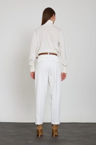 Calças e cinto - Branco e castanho