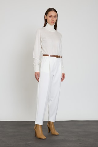 Calças e cinto - Branco e castanho