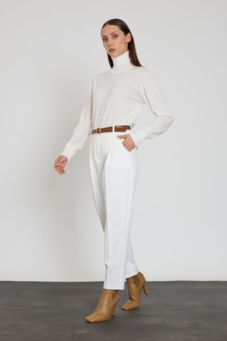 Calças e cinto - Branco e castanho