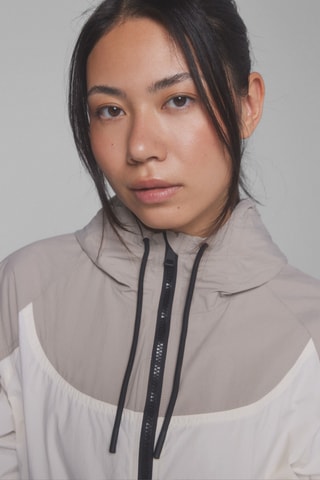 Coupe-vent à capuche - Gris et blanc