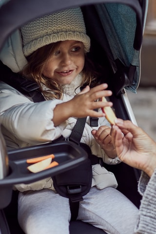 Bandeja com suporte para copo para carrinho de bebé
