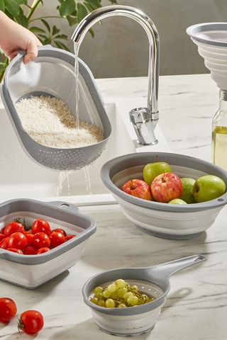 4 escurridores y 1 embudo