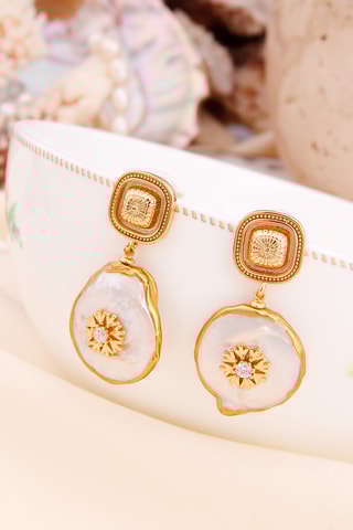 Brincos - Banhado a ouro amarelo e madrepérola