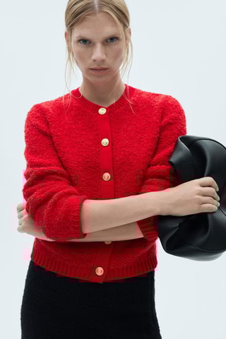 Cardigan maille bouclette boutons bijoux - Rouge