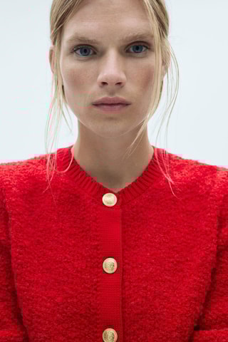 Cardigan maille bouclette boutons bijoux - Rouge