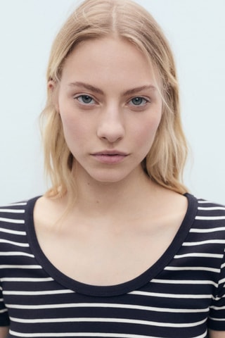 T-shirt en coton rayé à décolleté plongeant - Bleu marine