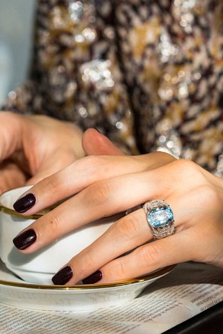 Anello Toliara - Oro bianco, diamanti e topazio