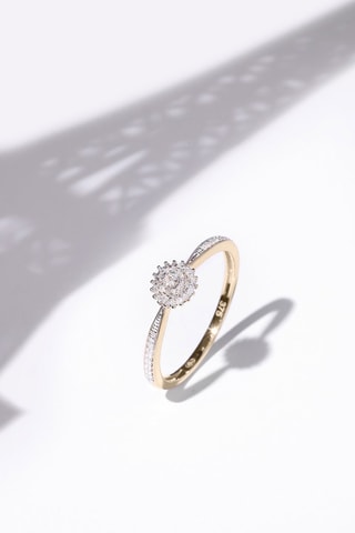 Anello - 
Oro giallo e diamanti