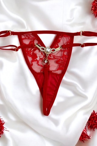 String en dentelle - Rouge