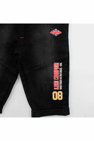 Camiseta y vaquero  - Blanco, gris, amarillo, negro y rojo