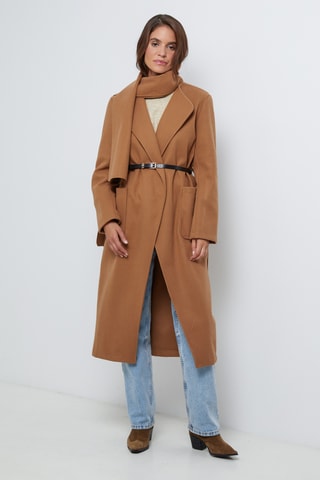 Abrigo y bufanda Camel