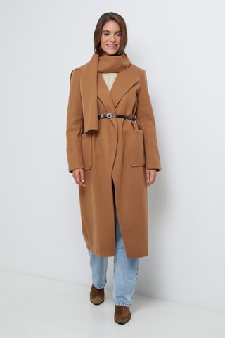 Abrigo y bufanda Camel