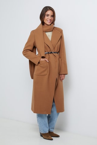 Abrigo y bufanda Camel