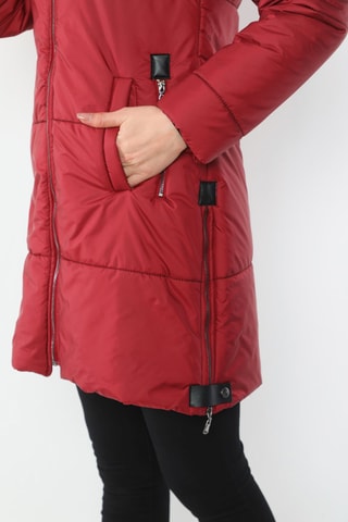 Lange gewatteerde jas. Bordeauxrood