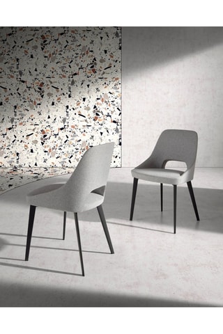 2 chaises 
Gris clair