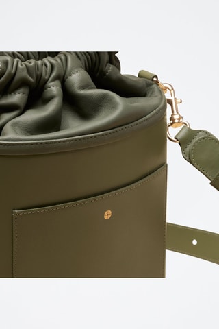 Borsa a secchiello in pelle Gwen  - Verde