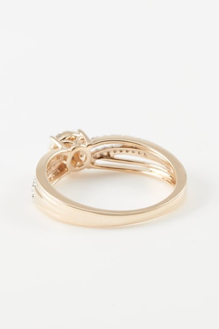 Anillo - 
Oro amarillo y diamantes