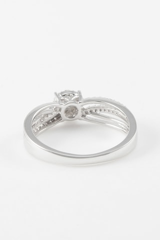 Anillo - 
Oro blanco y diamantes