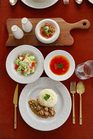 Service en porcelaine - 18 pièces