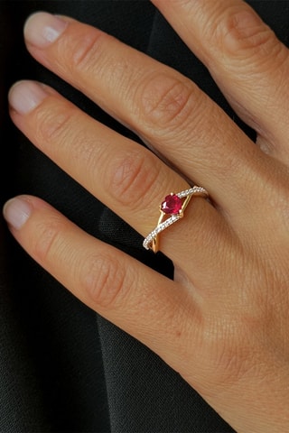 Anillo - Oro amarillo, diamantes y rubí