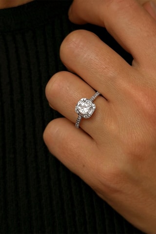 Anillo - Oro blanco, diamantes y topacios