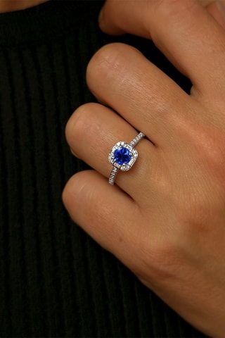 Anillo - Oro blanco, diamantes, zafiro y topacios