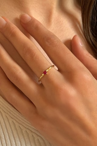 Anillo - Oro amarillo, diamantes y rubí