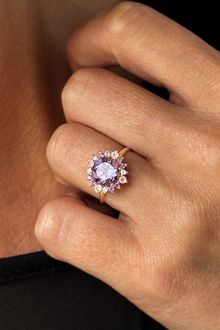 Anillo - Oro amarillo, amatistas, cuarzo, granates rodolita y topacios