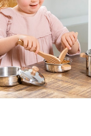 Batteria di pentole in metallo e legno  - Da 2 anni