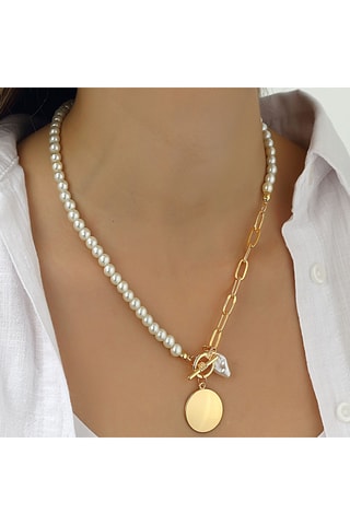 Collar - Latón chapado en oro y perlas blancas