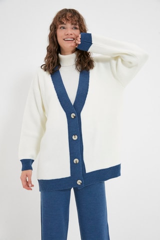 Casaco de malha e calças wide legs - Branco e índigo