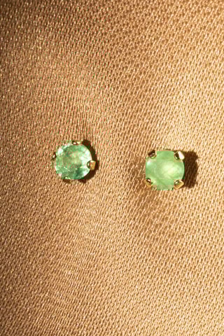 Puces Emeralda - Or jaune et émeraudes