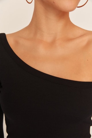 Top asimétrico - Negro