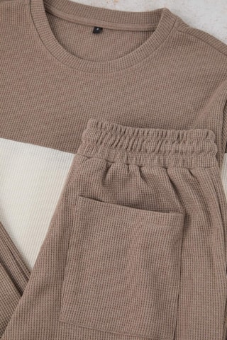 Pijama - Beige y blanco