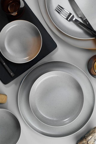 Service en porcelaine - 18 pièces