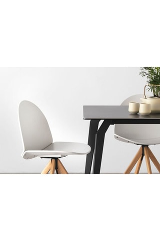 2 sillas giratorias de roble - 52 x 82 x 49 cm