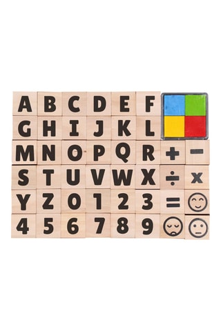 Sellos de números y letras mayúsculas de madera ­- 44 piezas - Desde 3 años