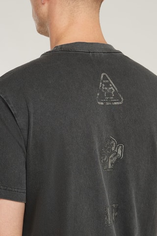 T-shirt regular em algodão biológico Shipping Graphic Overdyed - Preto mesclado