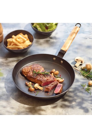 3 frigideiras em ferro fundido - 20, 24 e 28 cm