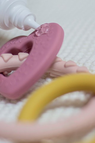 Aro de dentición de silicona Love - Beige - Desde recién nacido