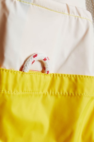 Corta-vento com capuz - Amarelo