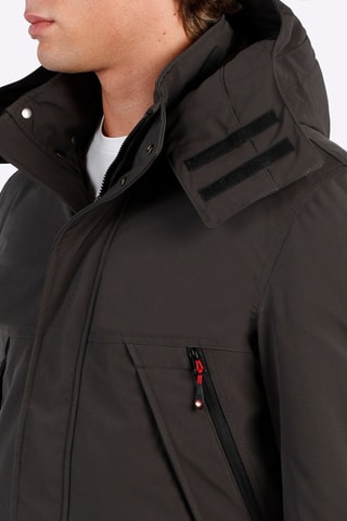 Parca com capuz - Preto