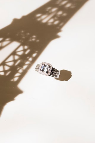 Anillo Remban - Oro blanco, diamantes y topacio