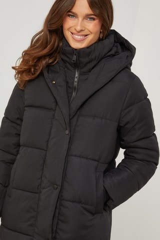 Blusão comprido com capuz- Preto