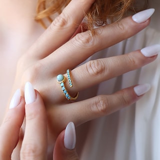 Anillo - Latón chapado en oro, larimar y circón