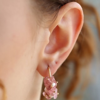 Pendientes - Latón chapado en oro, perla y cuarzo fresa