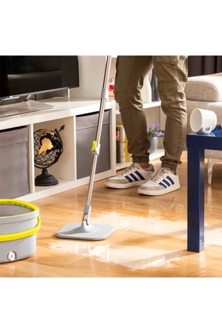 Vassoura rotativa auto-limpante   Cinzento e amarelo