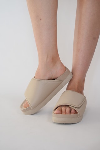 Mules com plataforma - Bege - Monki