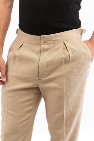 Calças corte cenoura em linho - Bege - Incotex