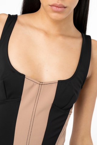 Vestido justo - Nude e preto